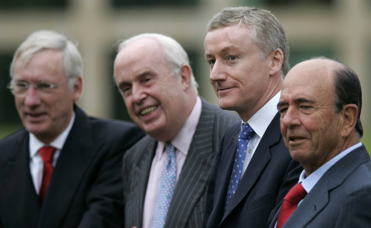 En una reunión con Jean-Paul Votron, presidente ejecutivo de Fortis, Maurice Lippens, presidente de cuentas y Fred Goodwin, presidente ejecutivo del "Royal Bank of Scotland".