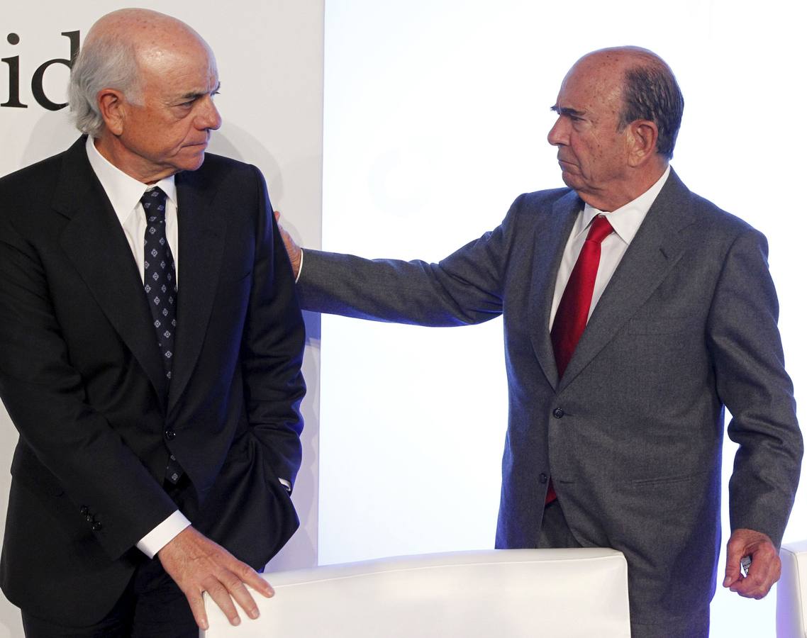 Francisco González y Emilo Botín momentos antes de la prensetación del Consejo Empresarial para la Competencia en el año 2011.