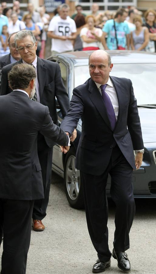 El ministro de Economía, Luis De Guindos, a su llegada al funeral.