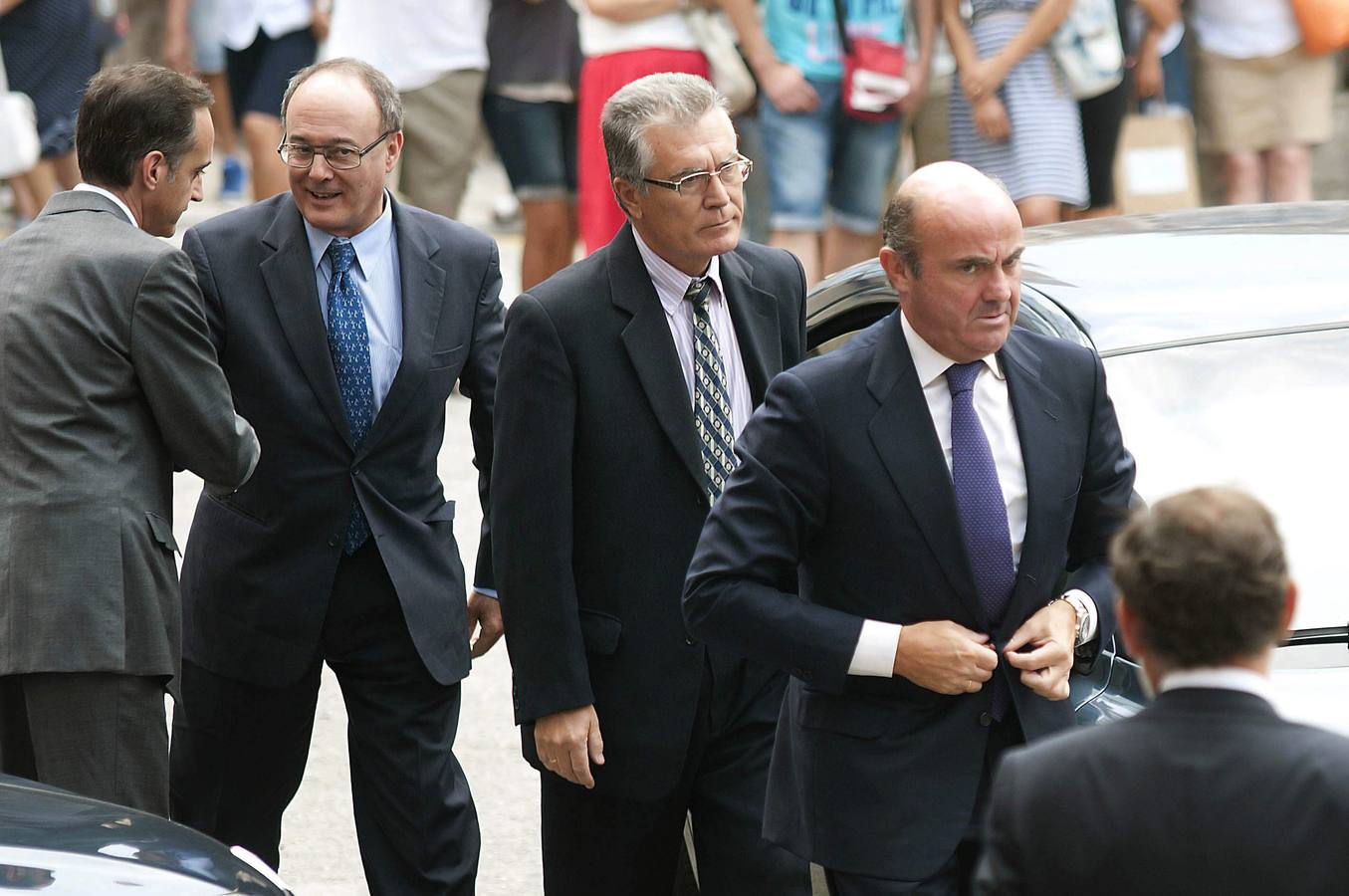 El ministro de Econimia, Luis de Guindos, Luis María Linde  y Samuel Ruiz.