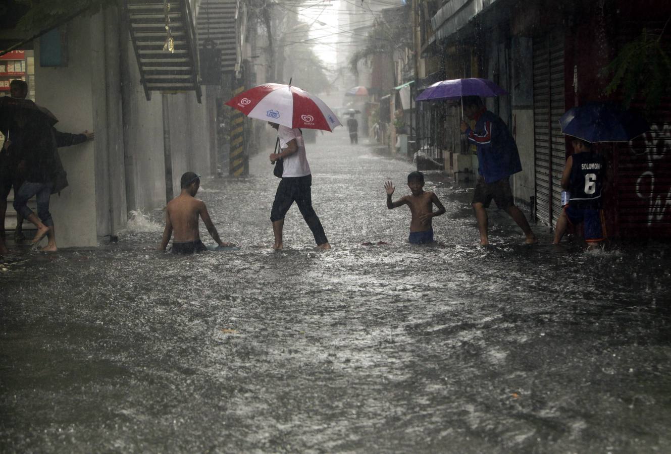 Filipinas se ahoga por la tormenta tropical Fung-wong