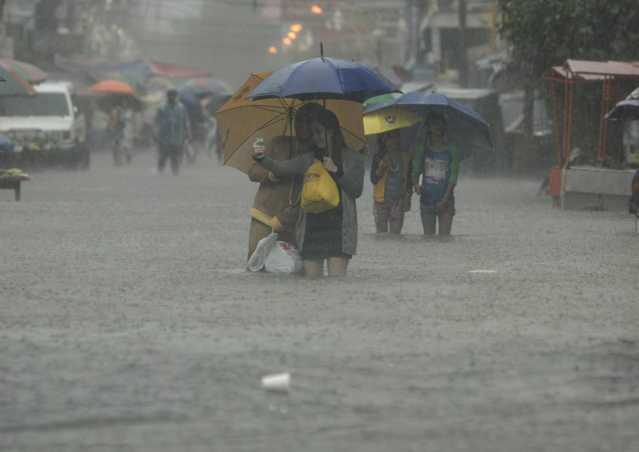 Filipinas se ahoga por la tormenta tropical Fung-wong