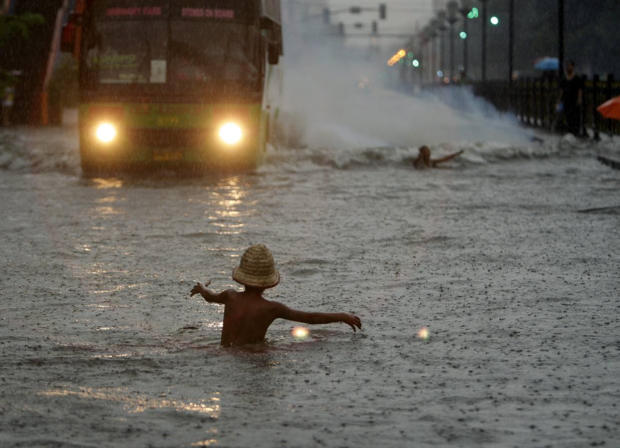 Filipinas se ahoga por la tormenta tropical Fung-wong