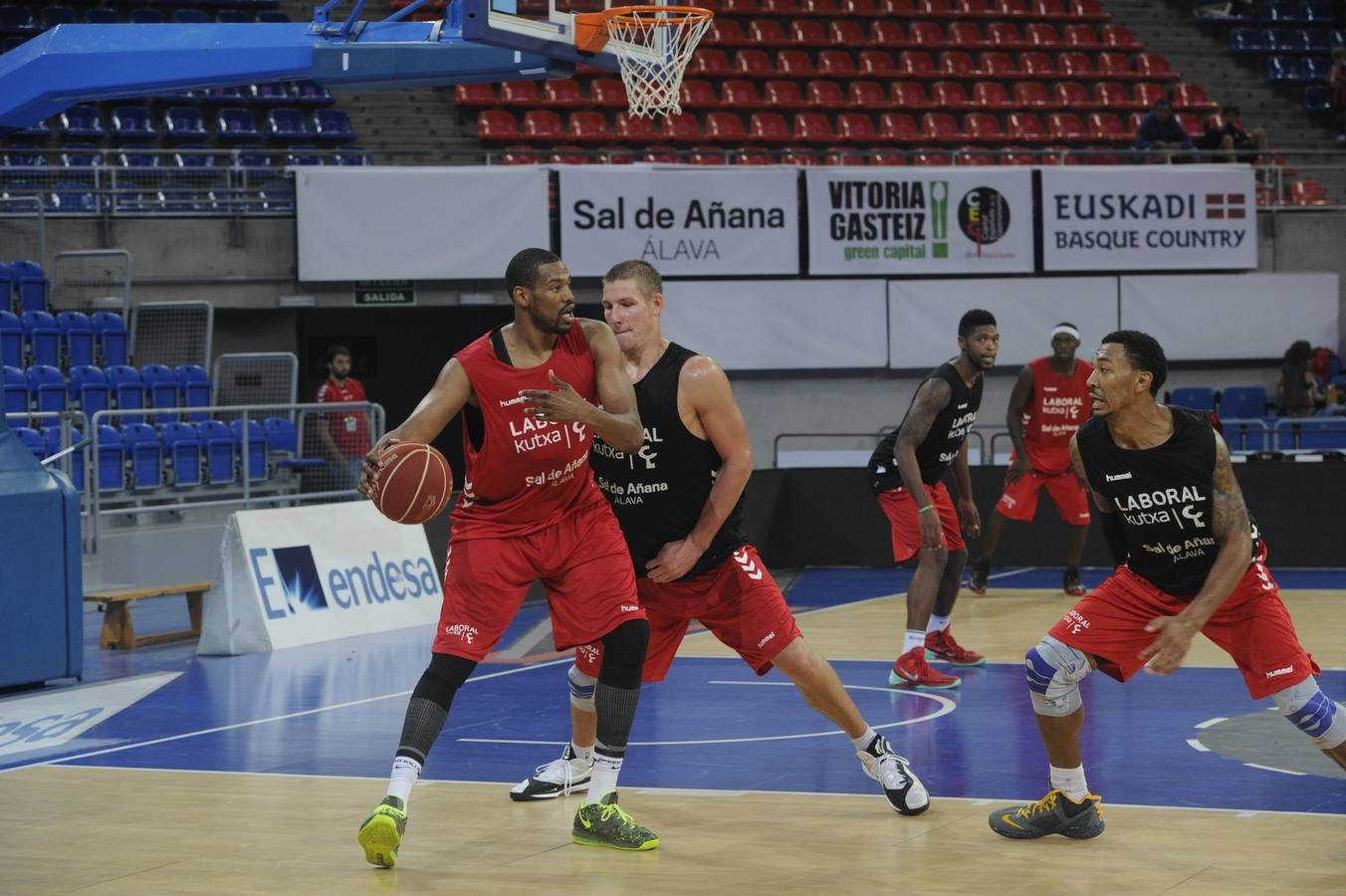 Primer entrenamiento abierto del Baskonia