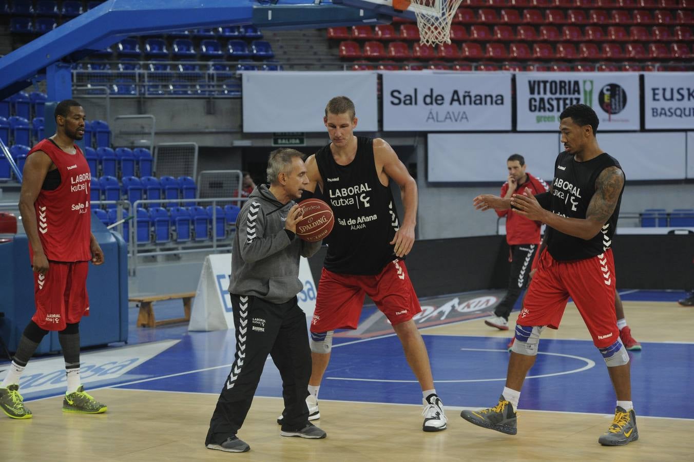 Primer entrenamiento abierto del Baskonia