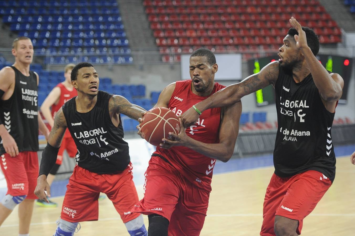 Primer entrenamiento abierto del Baskonia