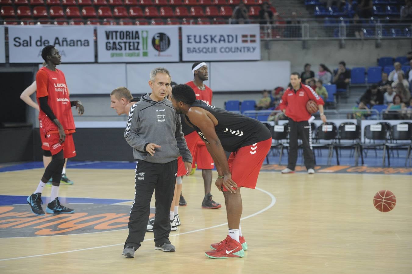 Primer entrenamiento abierto del Baskonia