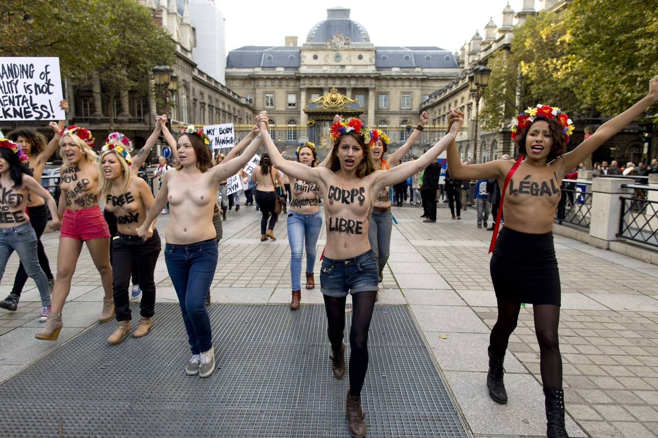 Protesta de Femen en París