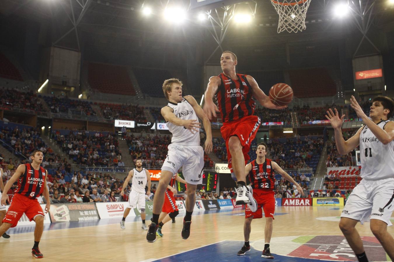 Las mejores imágenes del partido Laboral Kutxa-Bilbao Basket