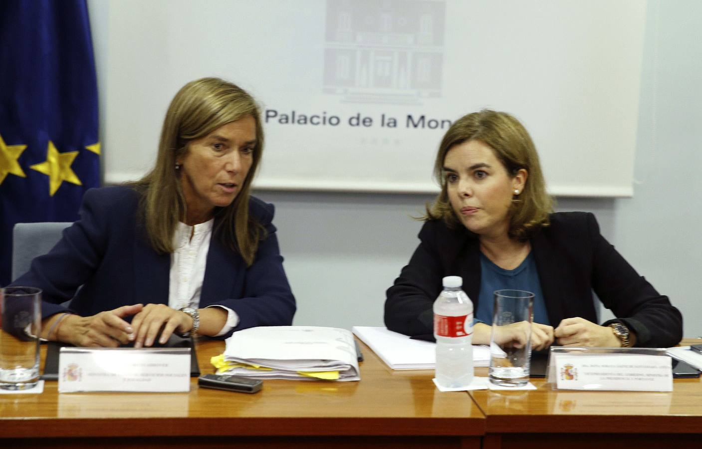 Soraya Sáenz de Santamaría tuvo que tomar las riendas ante la escasa eficacia de la ministra de Sanidad, Ana Mato.