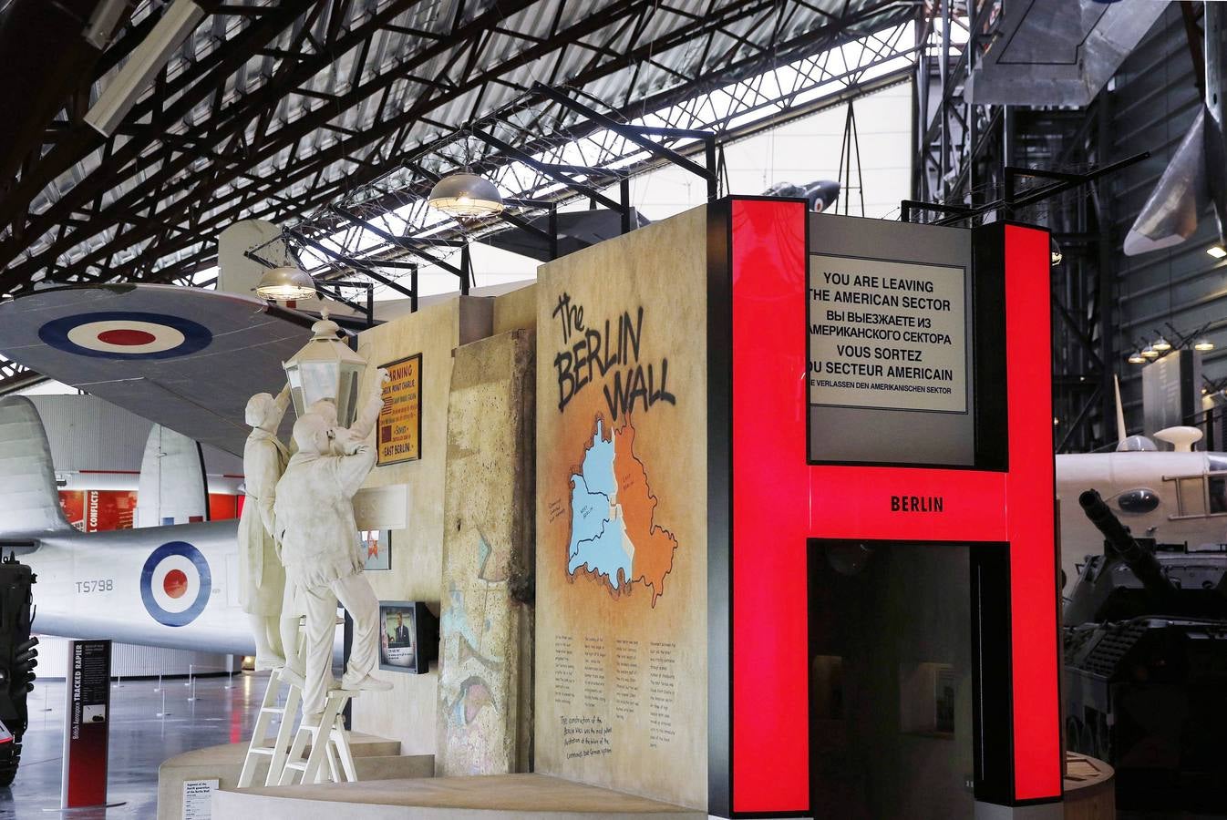 Una parte del Muro de Berlín forma parte de una exposición dedicada a la Guerra Fría en el Museo de la Royal Air Force en Cosford, Inglaterra.