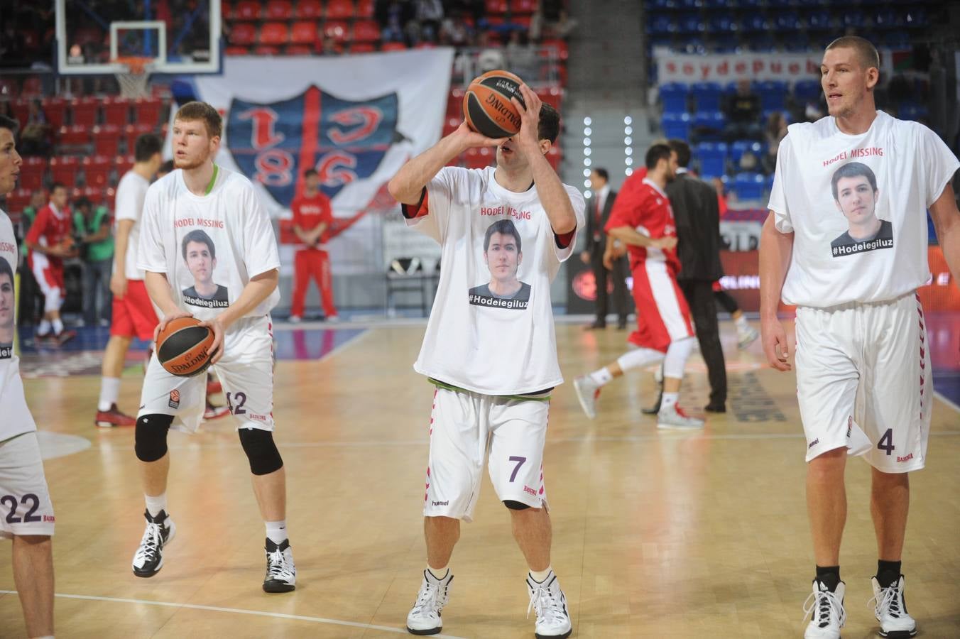 Laboral Kutxa Baskonia - Estrella Roja en imágenes