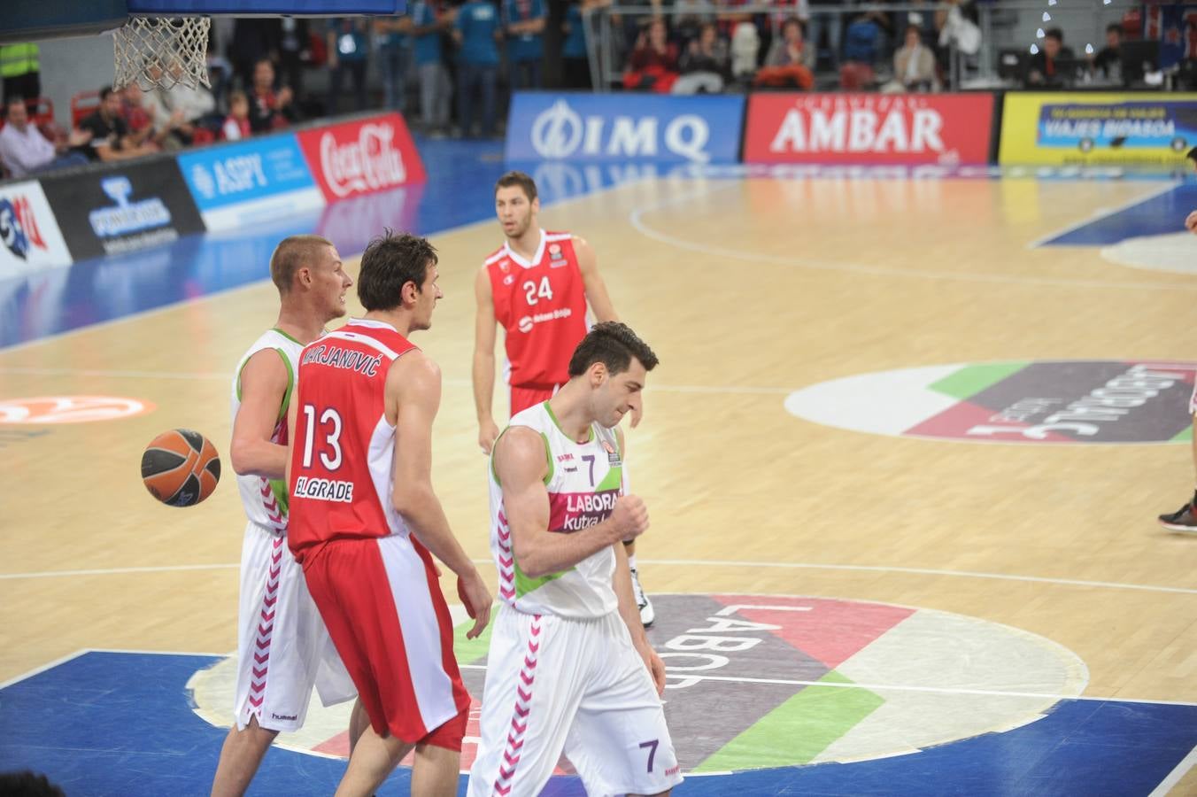 Laboral Kutxa Baskonia - Estrella Roja en imágenes