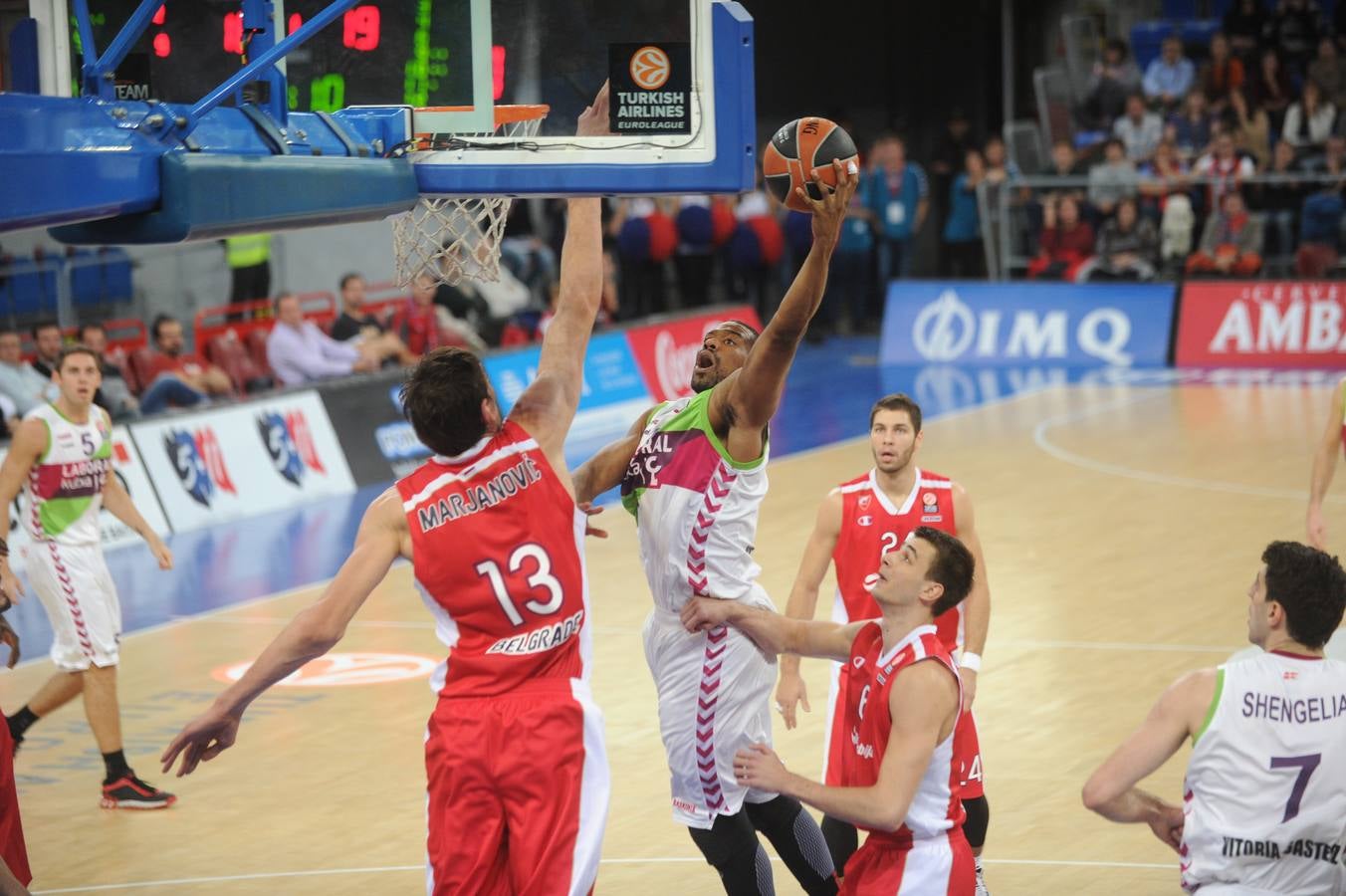 Laboral Kutxa Baskonia - Estrella Roja en imágenes