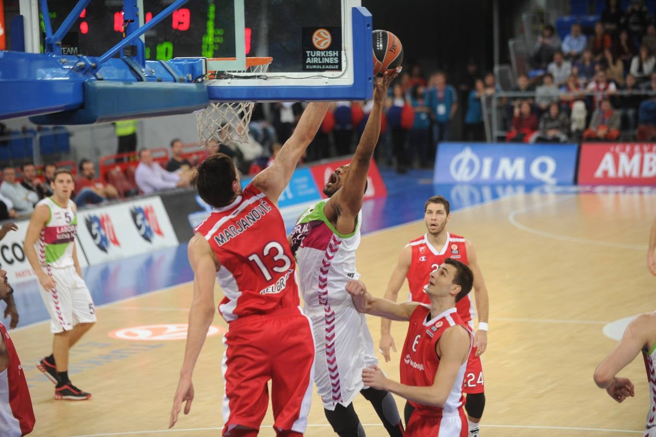 Laboral Kutxa Baskonia - Estrella Roja en imágenes