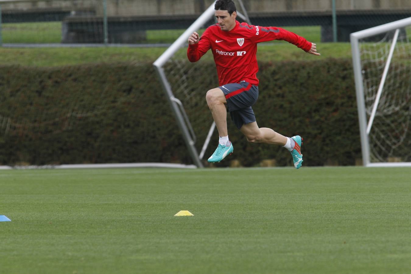 Entrenamiento del Athletic con Aduriz e Iraola al margen