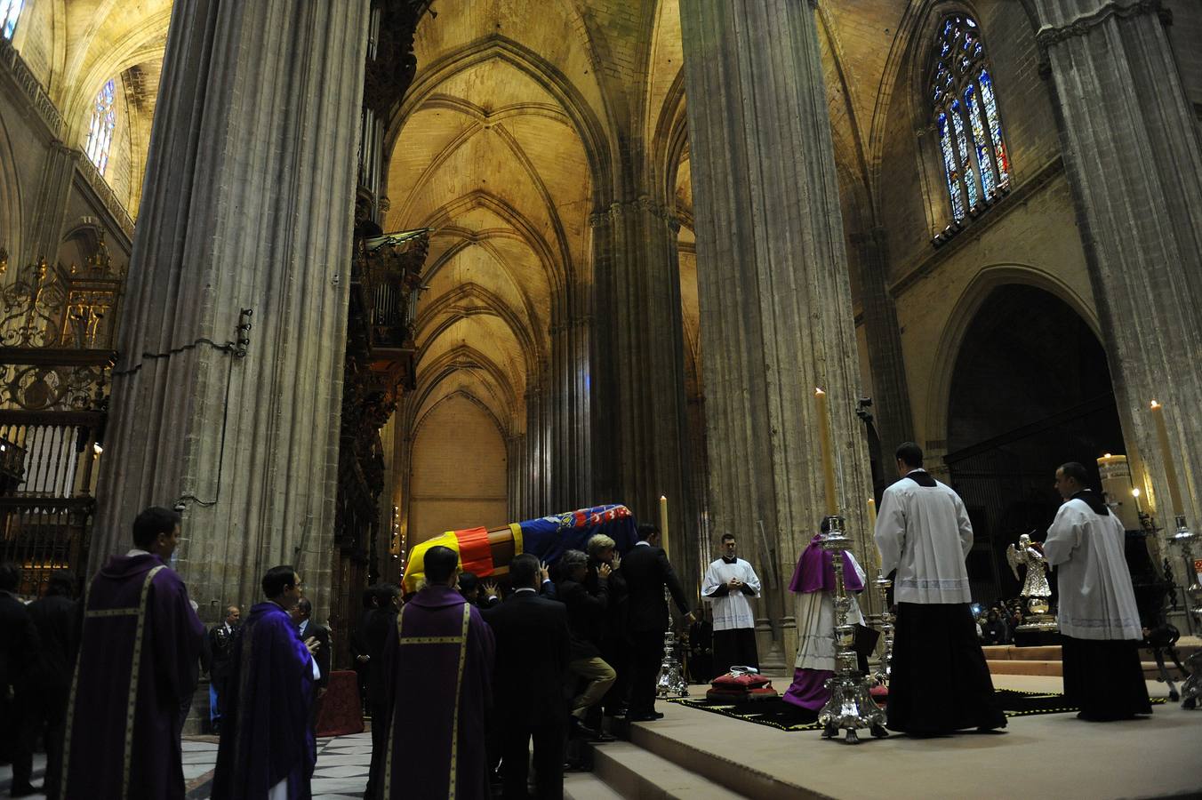 Una catedral abarrotada para despedir a la duquesa