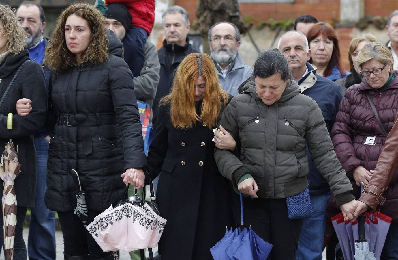 Concentración de repulsa por el asesinato de las dos niñas en Asturias