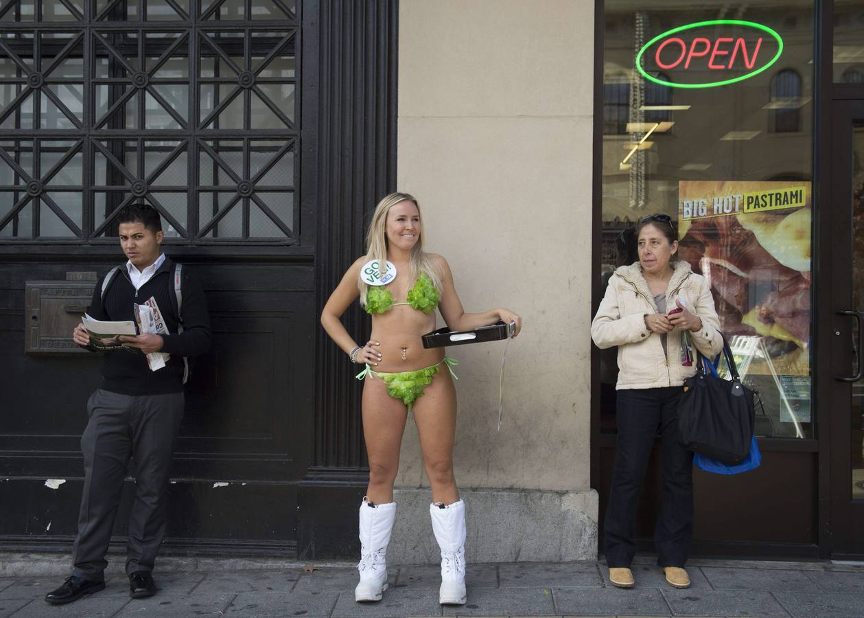 Bikinis de lechuga para impulsar una alimentación vegana