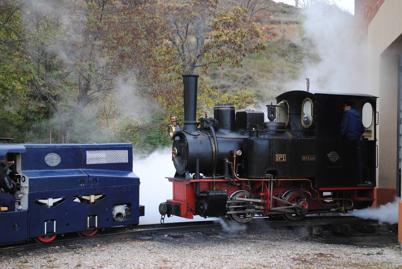 Las dos joyas de Utrillas se preparan para realizar el recoprrido turístico.