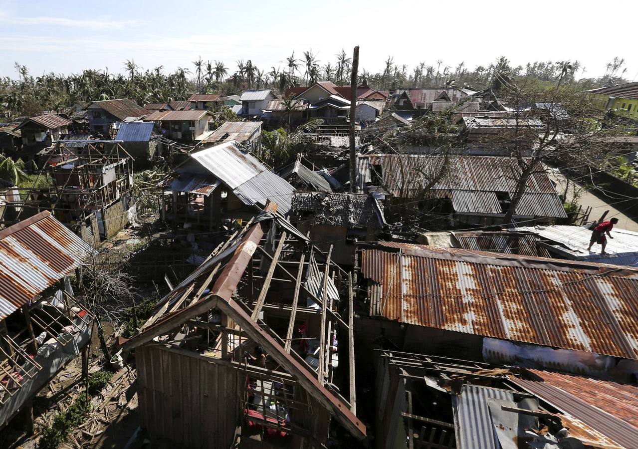 Miles de evacuados en Filipinas por el tifón Hagupit