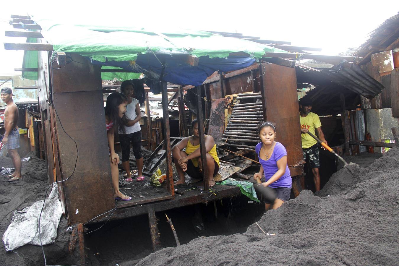 Miles de evacuados en Filipinas por el tifón Hagupit