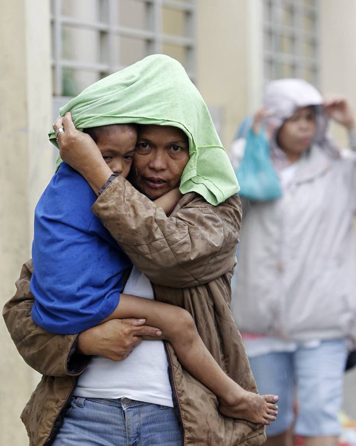 Miles de evacuados en Filipinas por el tifón Hagupit