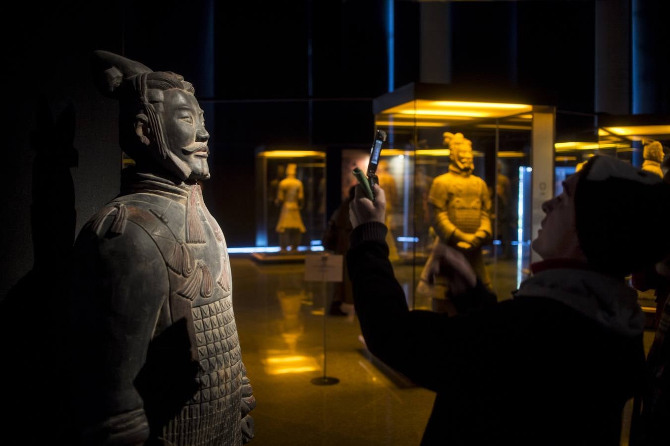 Grandes colas para ver los guerreros de Xian en el Euskalduna