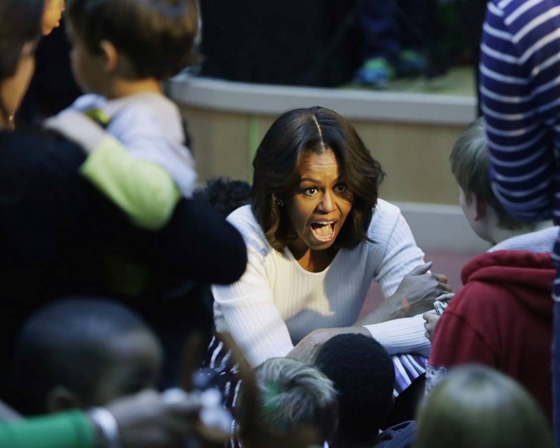 Michelle Obama visita a los niños de un hospital de Washington