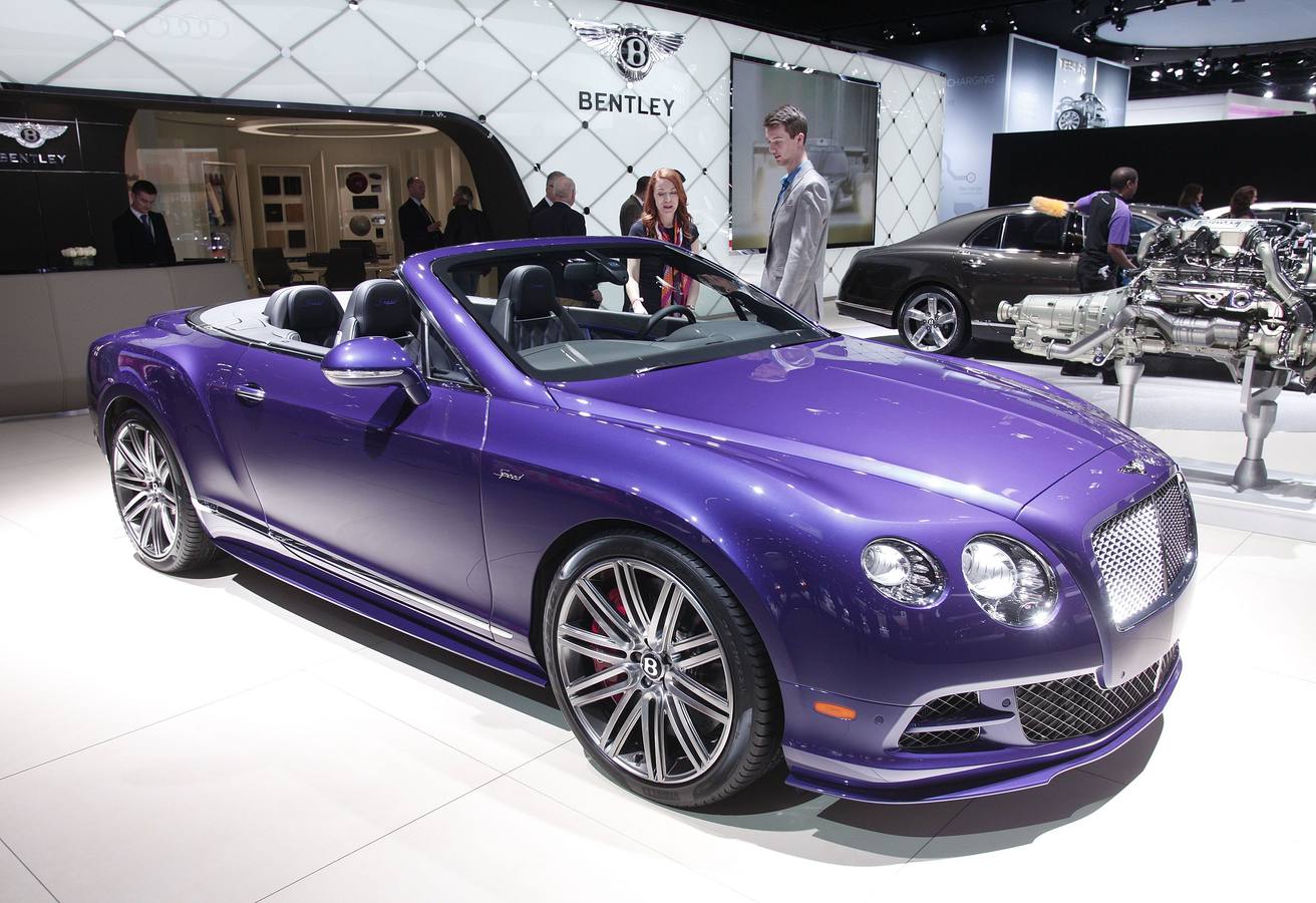 Coches de lujo en el salón del automóvil de Detroit
