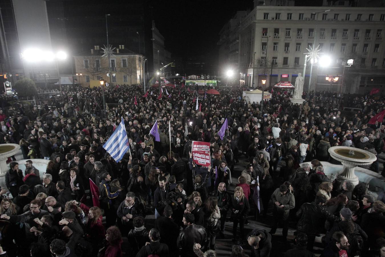 Tsipras (Syriza) hace historia con un gran triunfo que le convierte en el líder más joven del país heleno con el primer Gobierno de izquierda radical de Europa