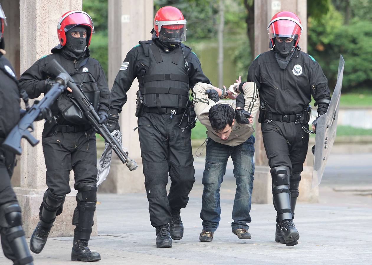 Durante los incidentes por el deribo de Kukutza (los días 23 y 24 de septiembre de 2011) fueron detenidas más de 31 personas.