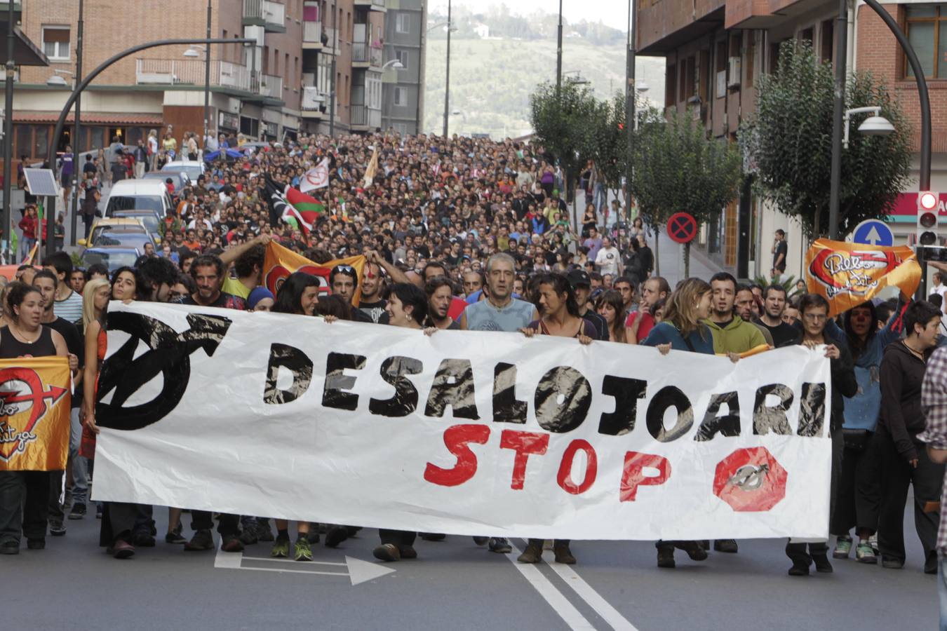 Manifestantes contra el derribo de Kukutza en septiembre de 2011.