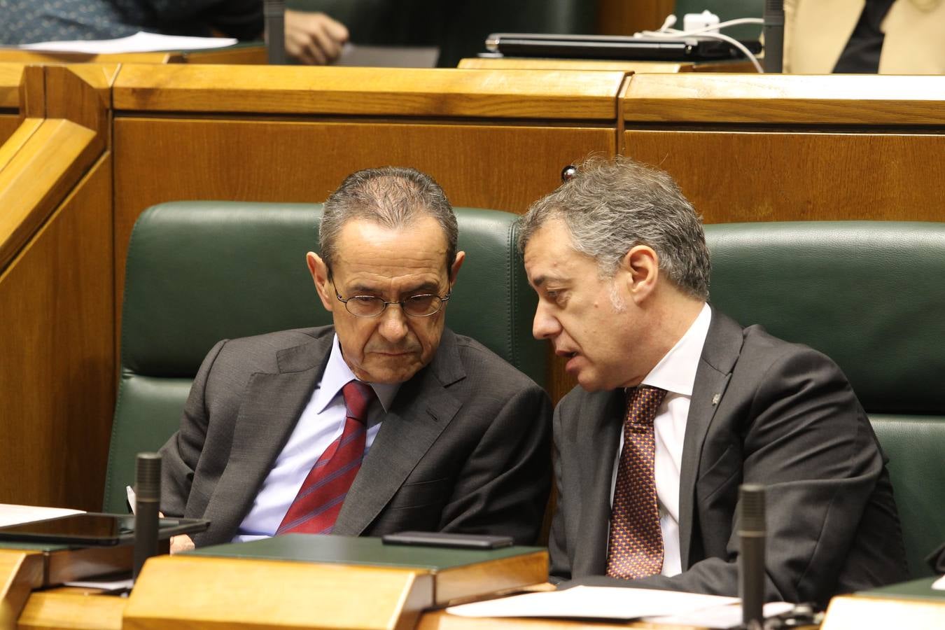 Ángel Toña, en su primer pleno del Parlamento vasco