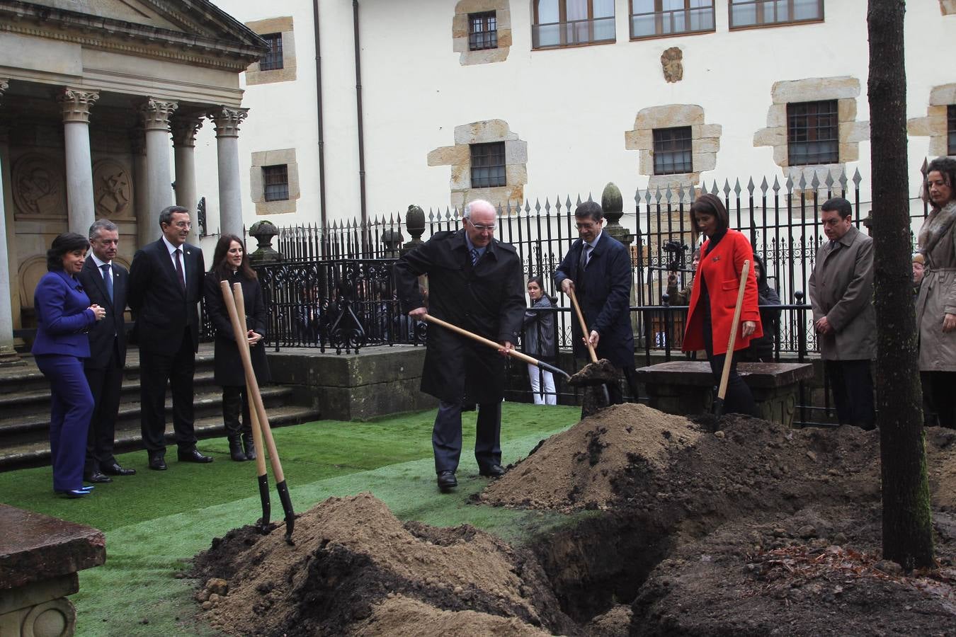 El Árbol de Gernika echa nuevas raíces