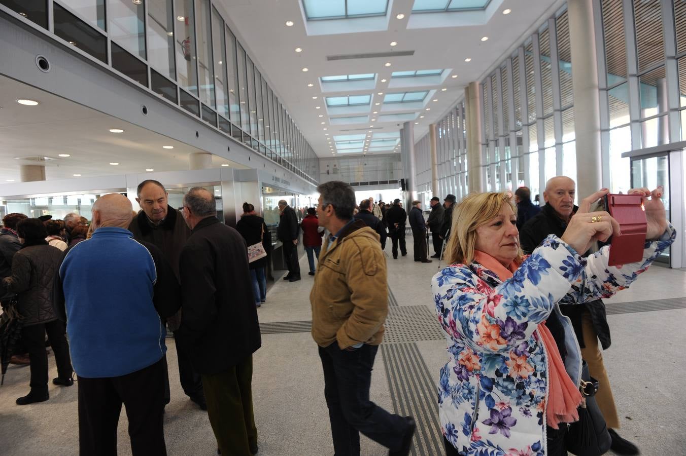 Expectación en la jornada de puertas abiertas de la nueva estación de autobuses