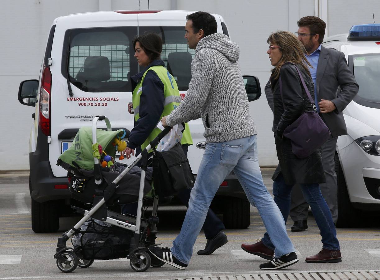 Los familiares de las víctimas llegan al aeropuerto de Barcelona