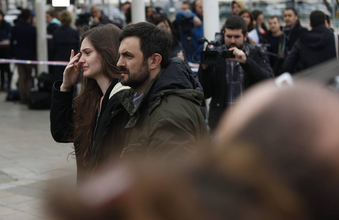 Los familiares de las víctimas llegan al aeropuerto de Barcelona