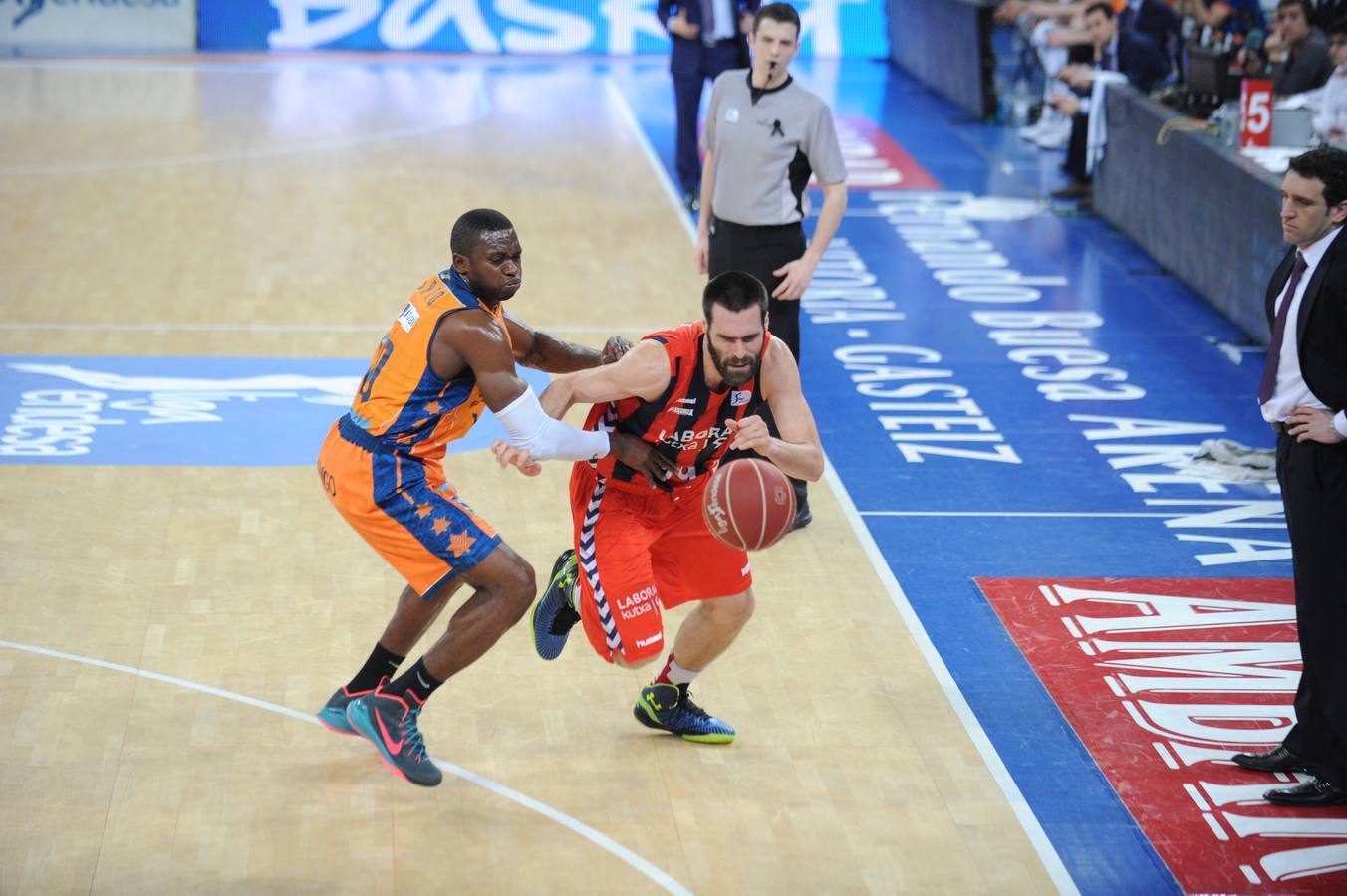 Las mejores imágenes del partido Laboral Kutxa-Valencia Basket