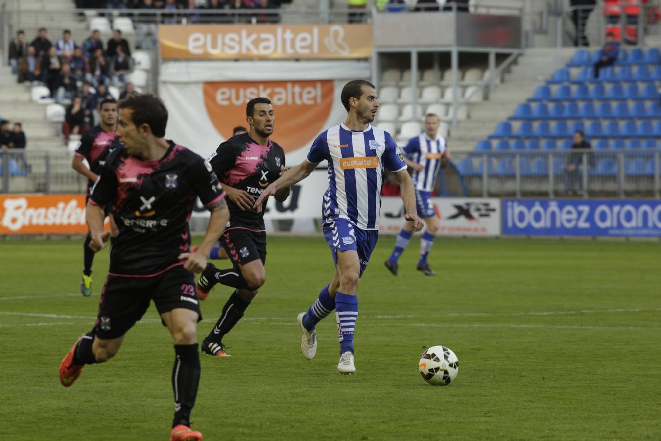 Las mejores imágenes del partido Alavés-Tenerife