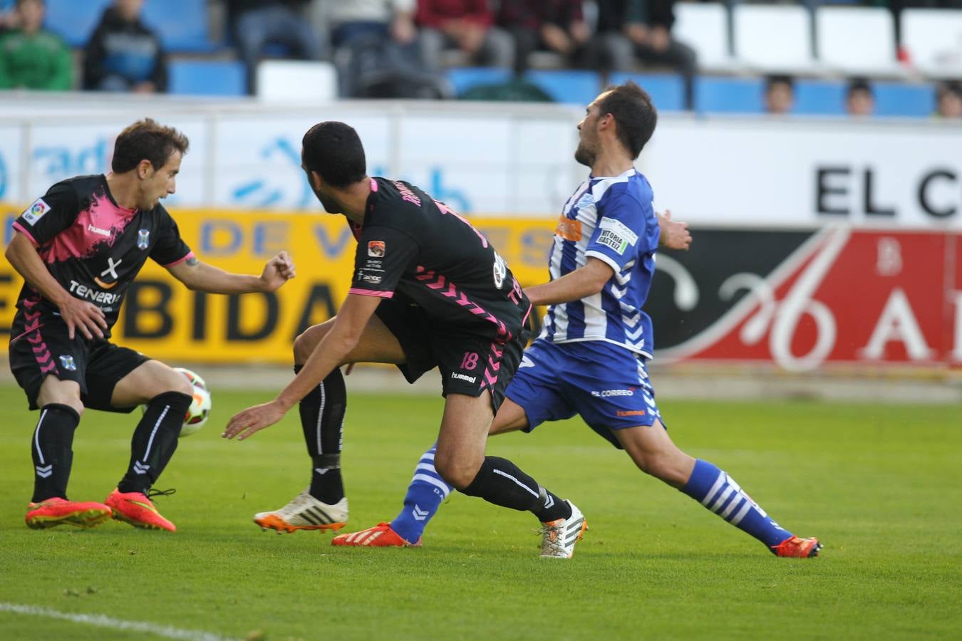 Las mejores imágenes del partido Alavés-Tenerife