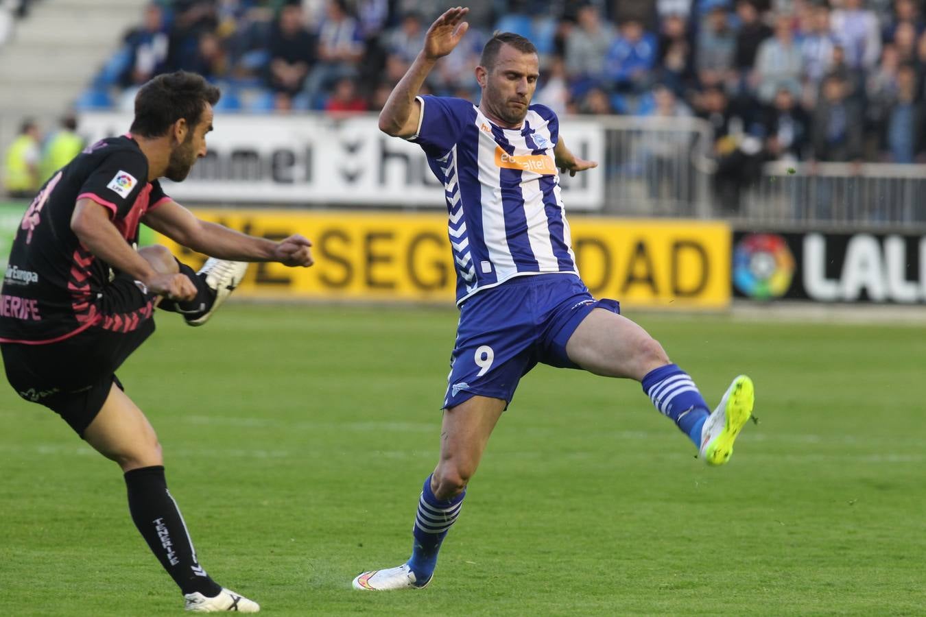 Las mejores imágenes del partido Alavés-Tenerife