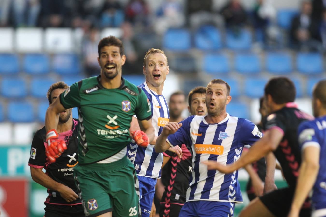 Las mejores imágenes del partido Alavés-Tenerife