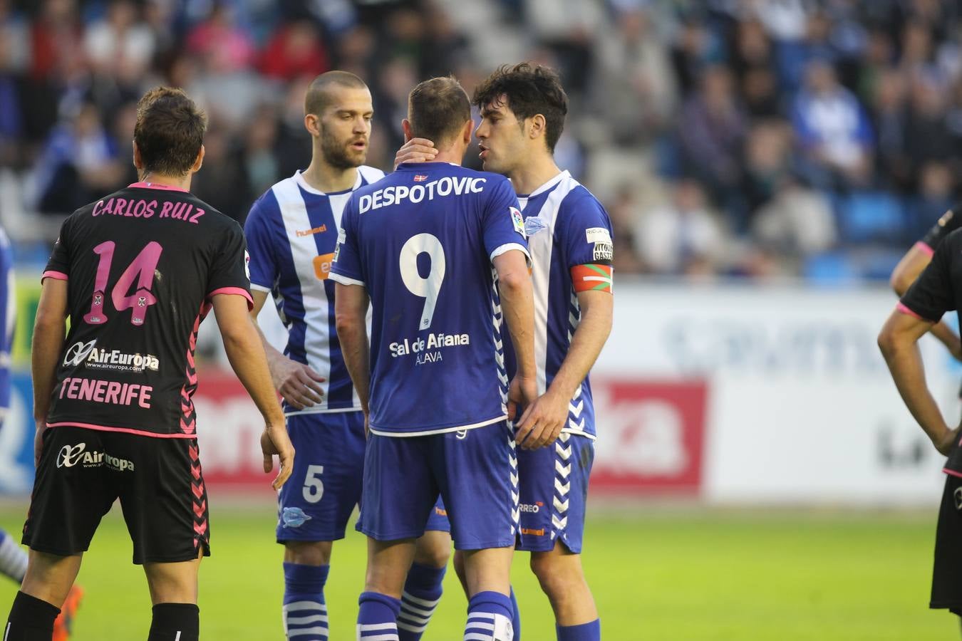 Las mejores imágenes del partido Alavés-Tenerife