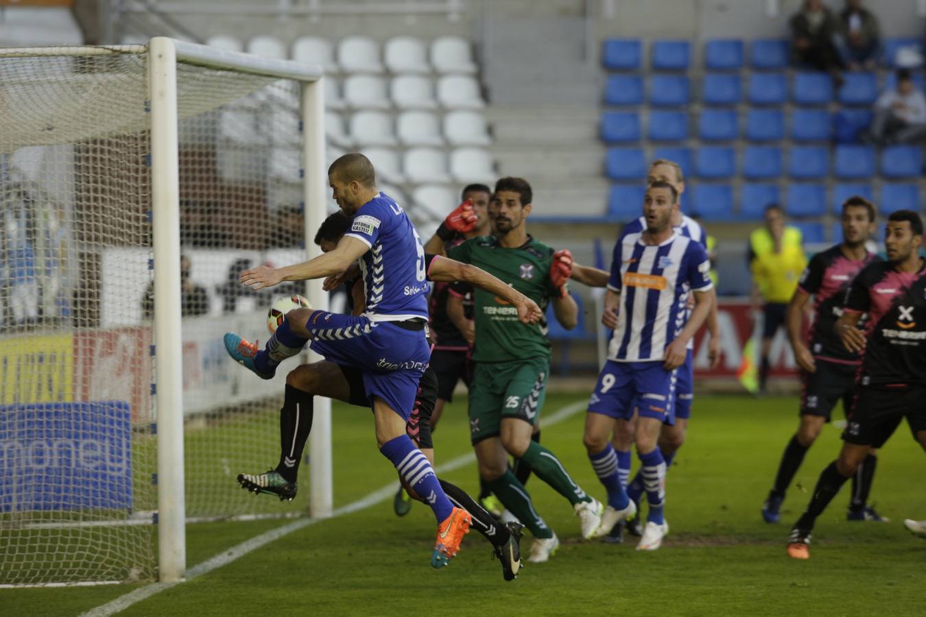 Las mejores imágenes del partido Alavés-Tenerife