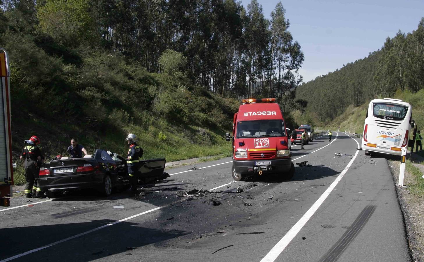 52 niños de una ikastola de Bilbao salen ilesos de un brutal accidente en Ampuero