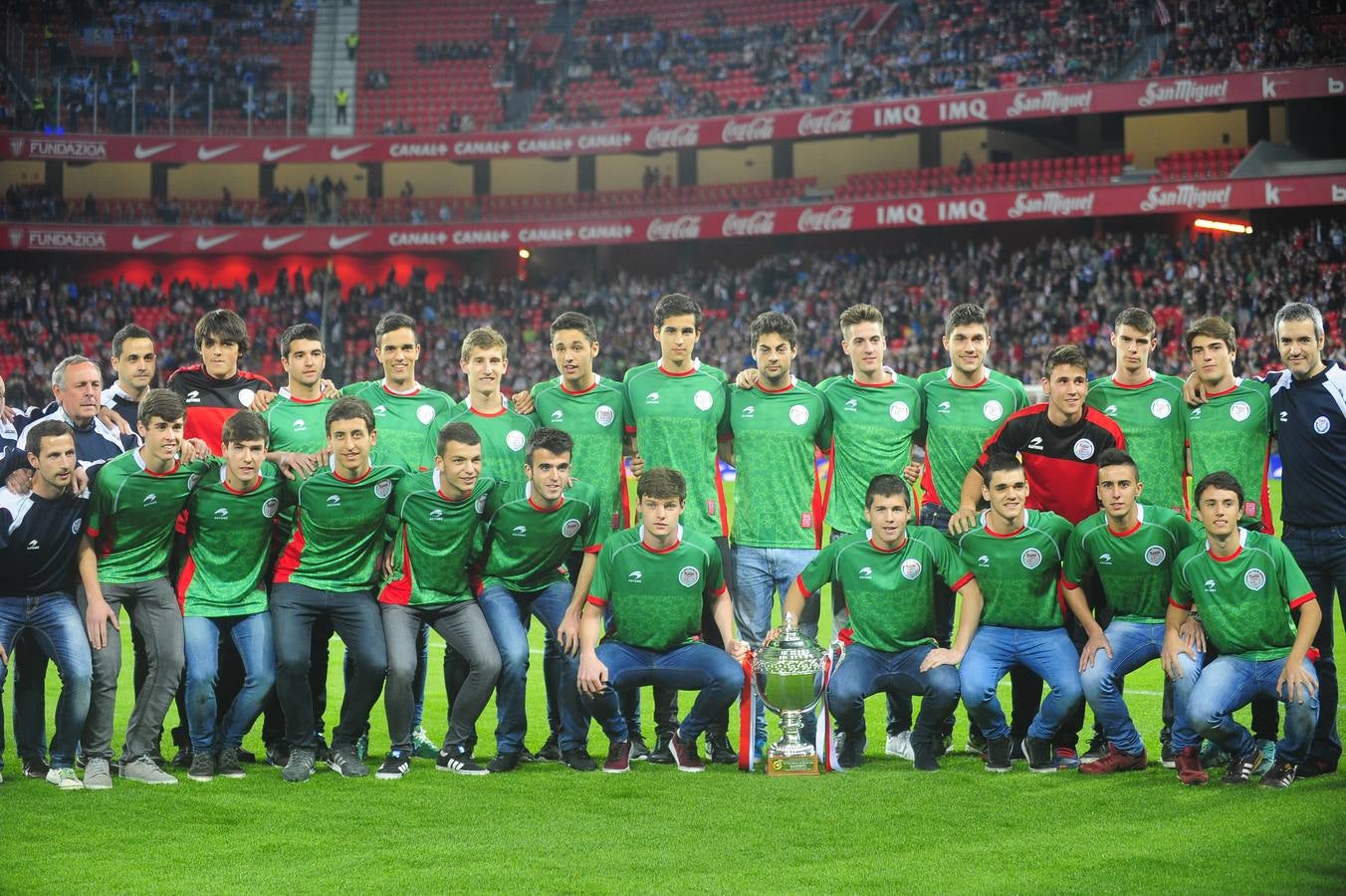Le Tissier, durante el homenaje en el derbi