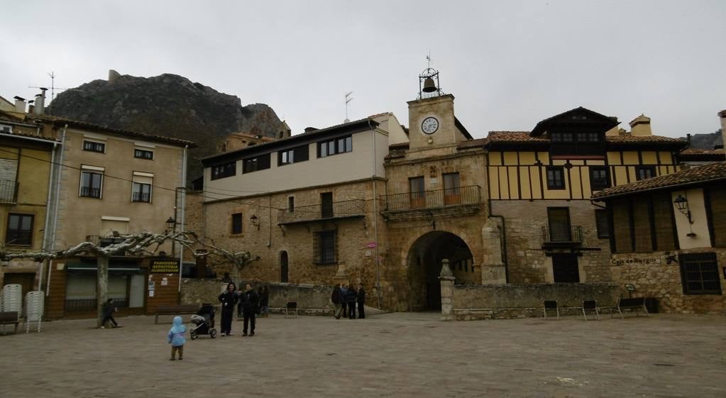 Plaza Nueva. Al fondo el castillo.