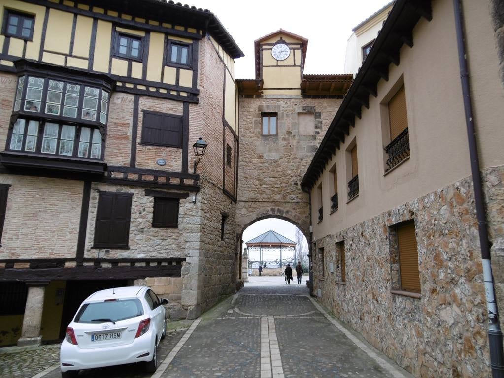 Puerta de salida a la Plaza Nueva.