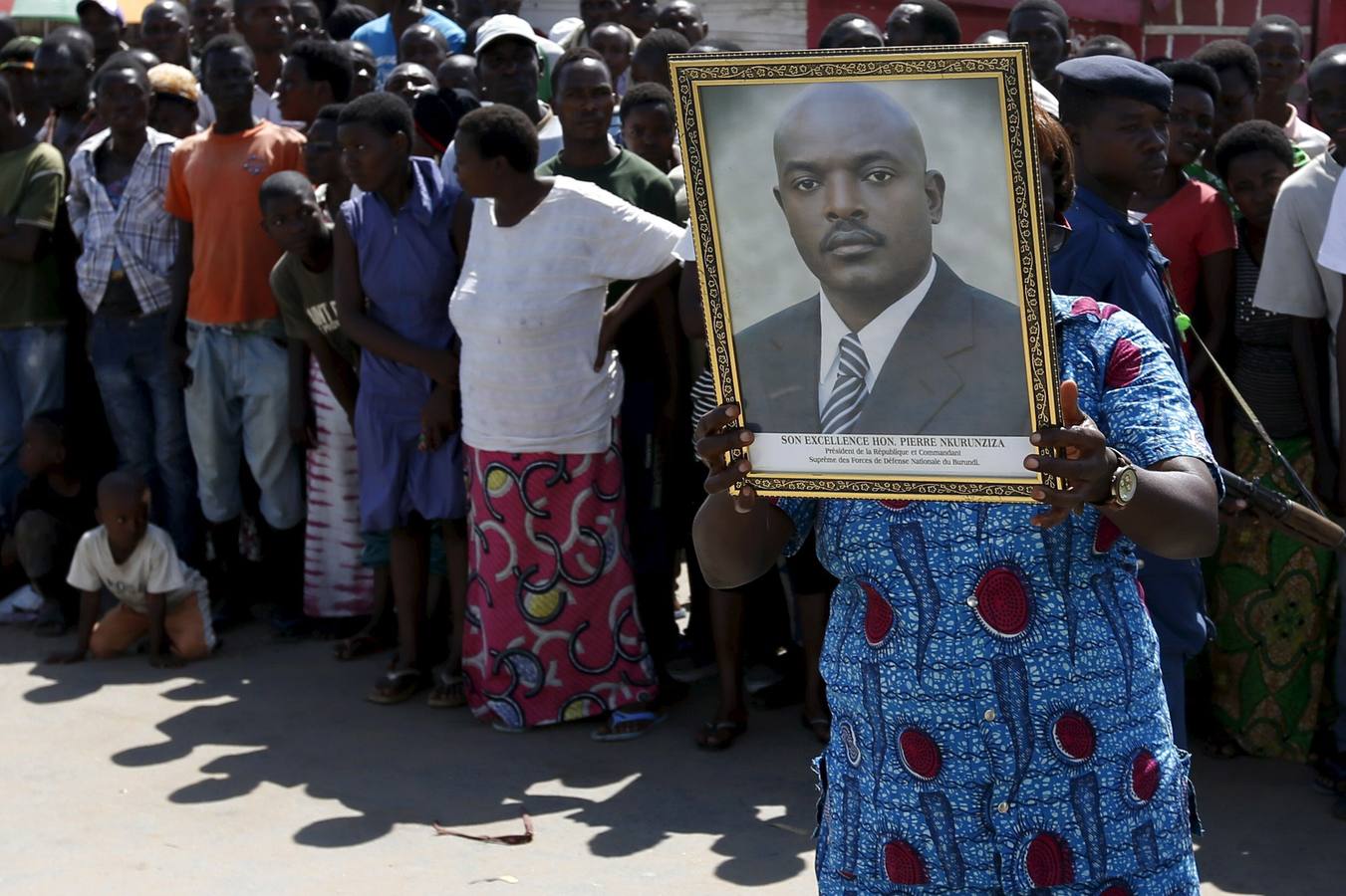 Colas interminables para recibir al presidente de Burundi